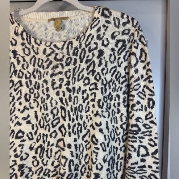 Forever 21 Women's M Rabbit Hair Black White Leopard Crew Neck Pullover Sweater - Picture 3 of 7